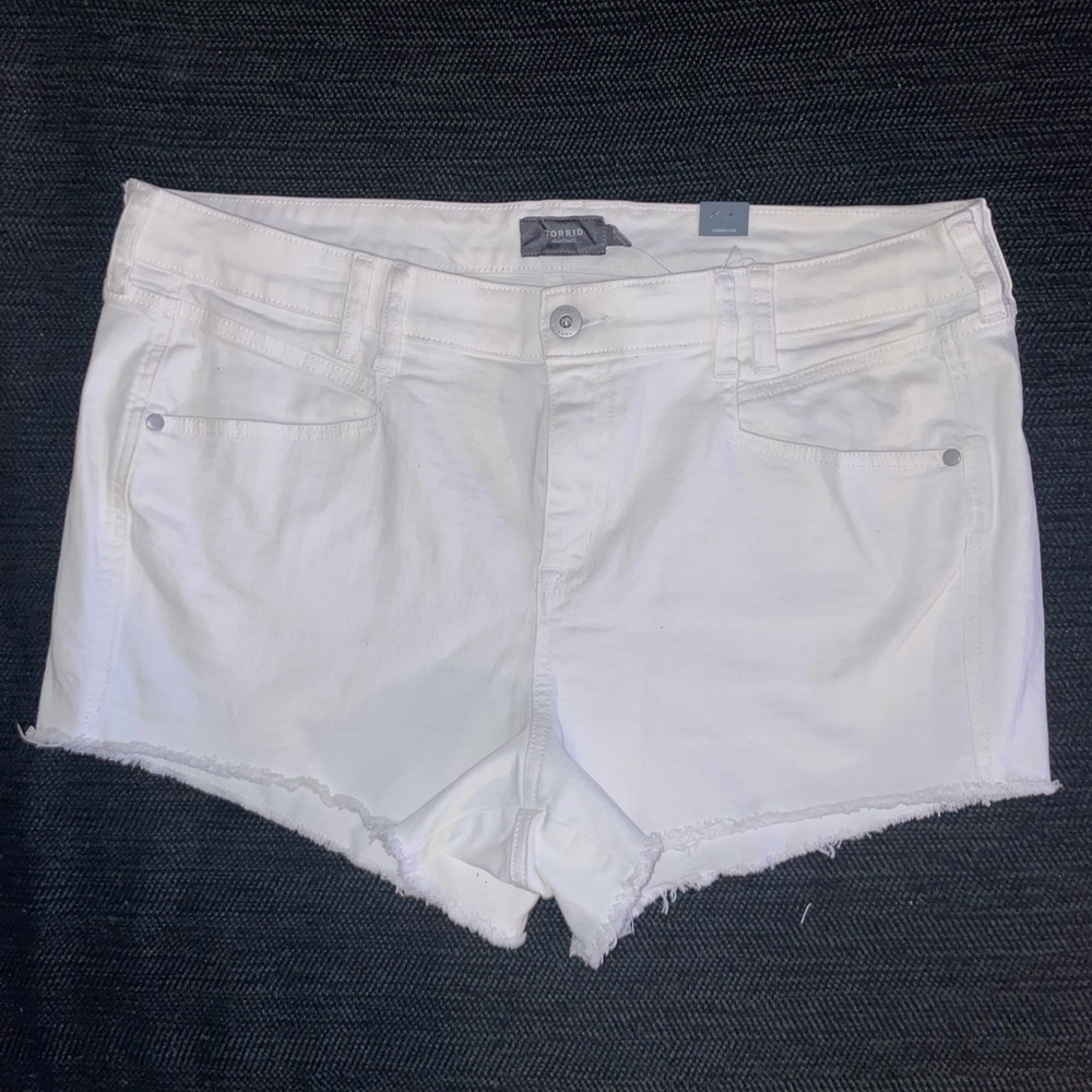 Torrid Mid Rise Vintage Stretch Shortie Short 18
